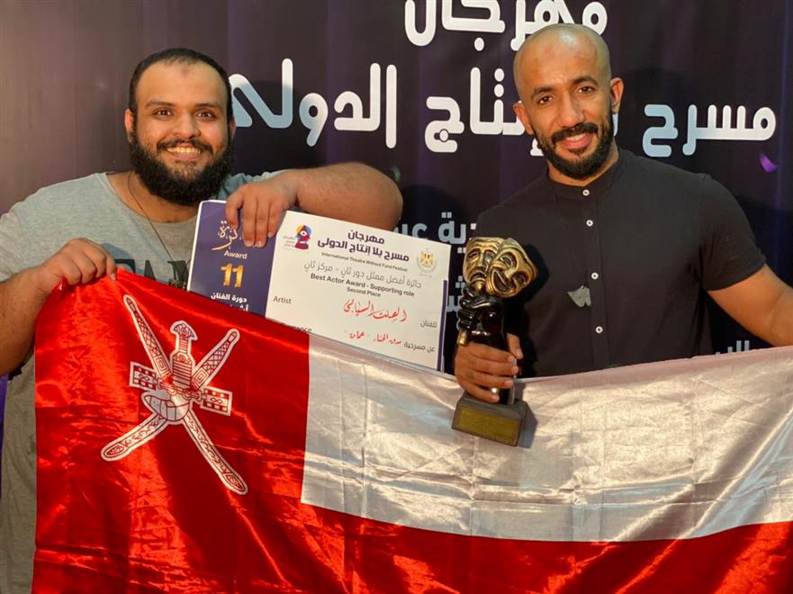 فرقة مسرح مزون تحصد الجائزة الكبرى في مهرجان “مسرح بلا إنتاج” الدولي بالاسكندرية