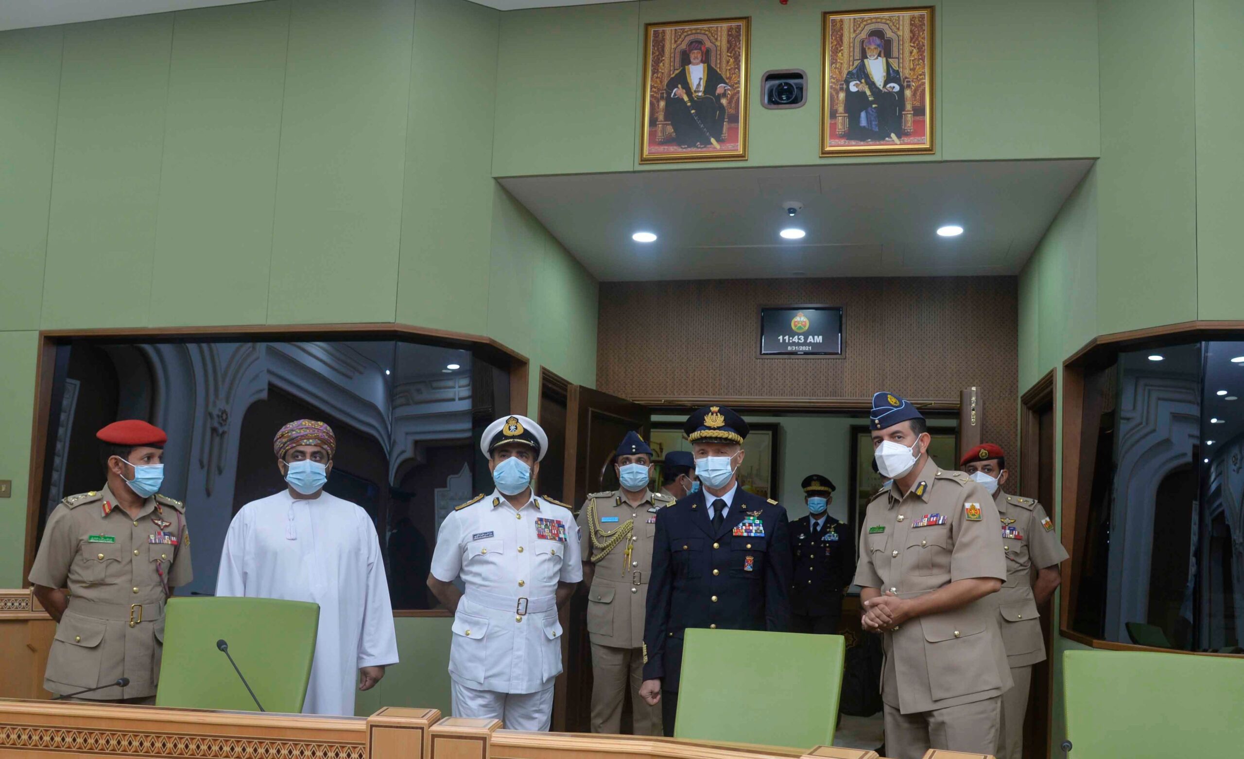الفريق أول إنزو فيتشارلي يزور كلية الدفاع الوطني