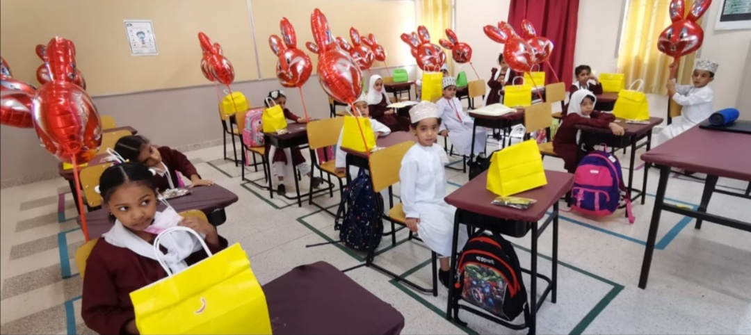 مع الالتزام بالإجراءات الوقائية.. المدارس تستقبل الطلاب وسط أجواء احتفالية