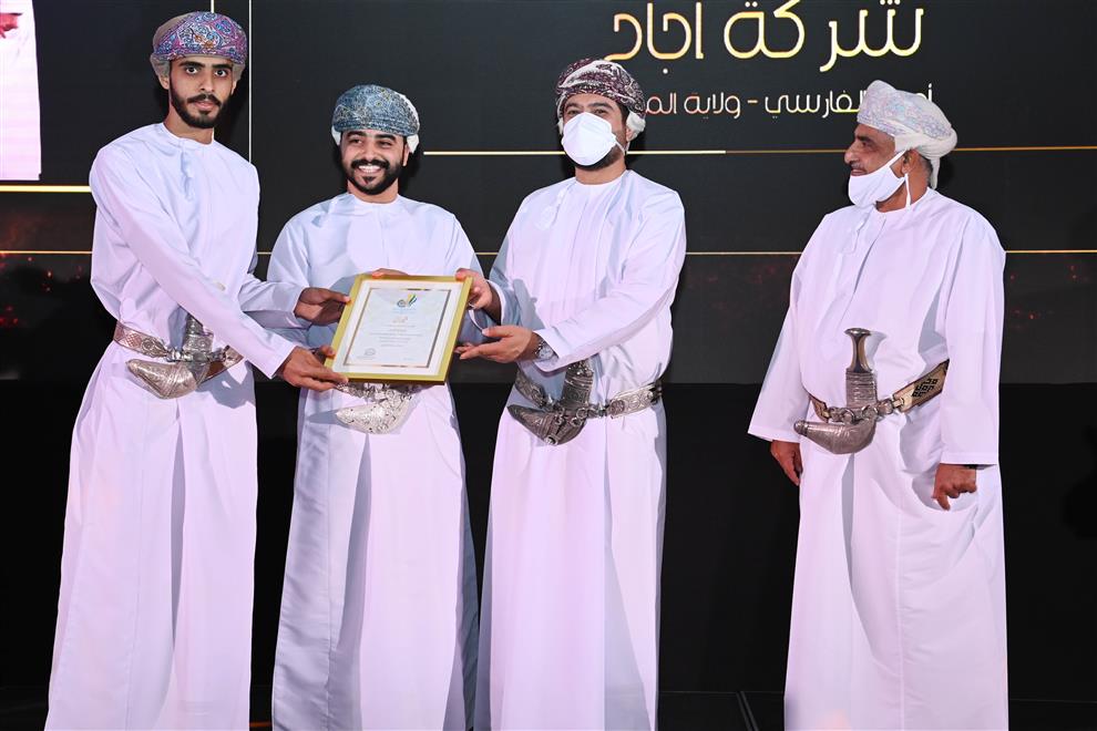 “اليوسف” يتوج الفائزين بجائزة الرؤية الاقتصادية