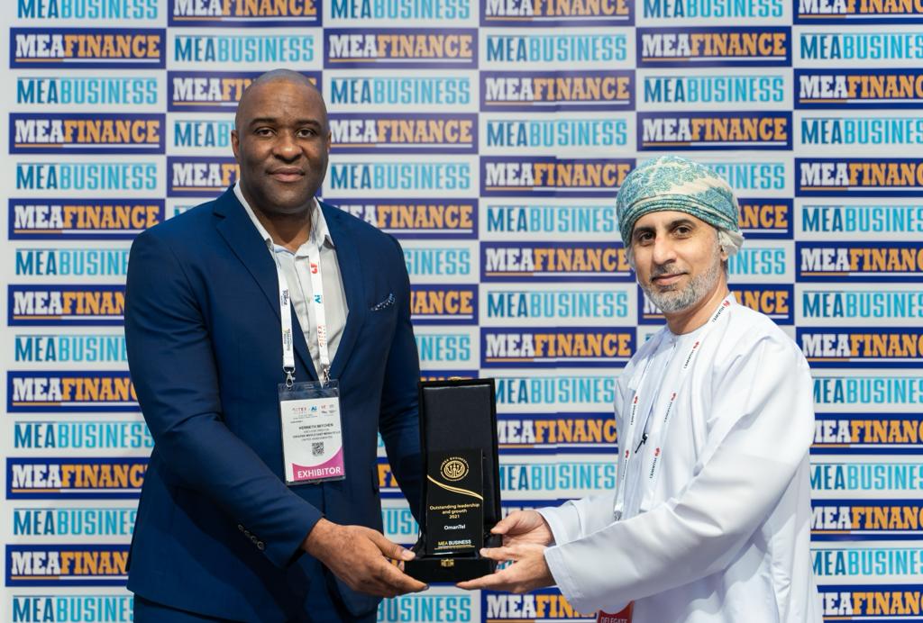 عمانتل تحصد جائزة “الريادة المتميزة والنمو” من مجلس سامينا ومجلة MEA Business