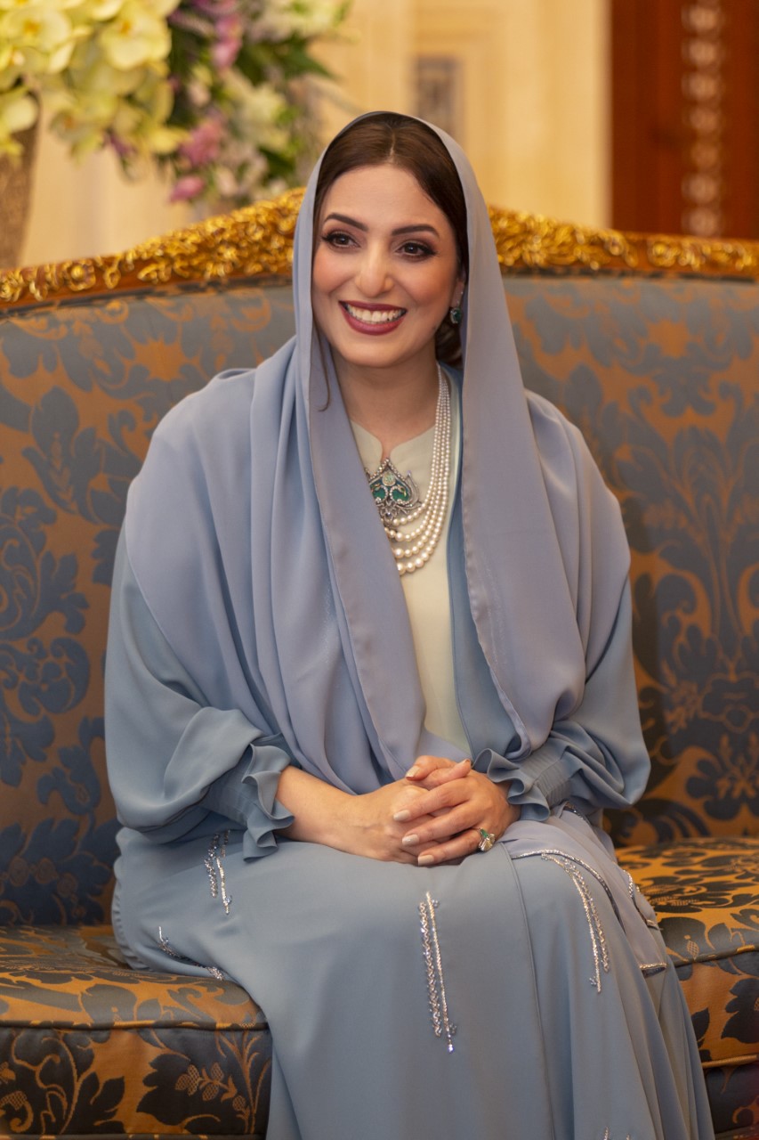 السيدة الجليلة توجه تحية وشكر للمرأة العمانية