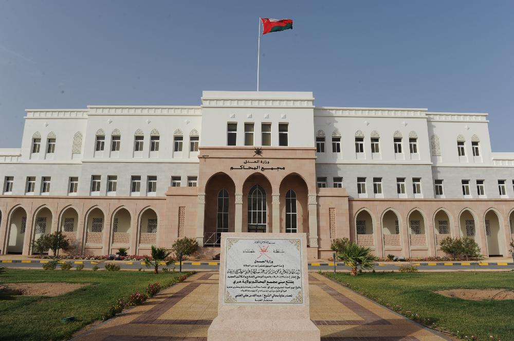 السجن والإبعاد المؤبد.. معاقبة متهم تأخر في تقديم الخدمة لمستهلك