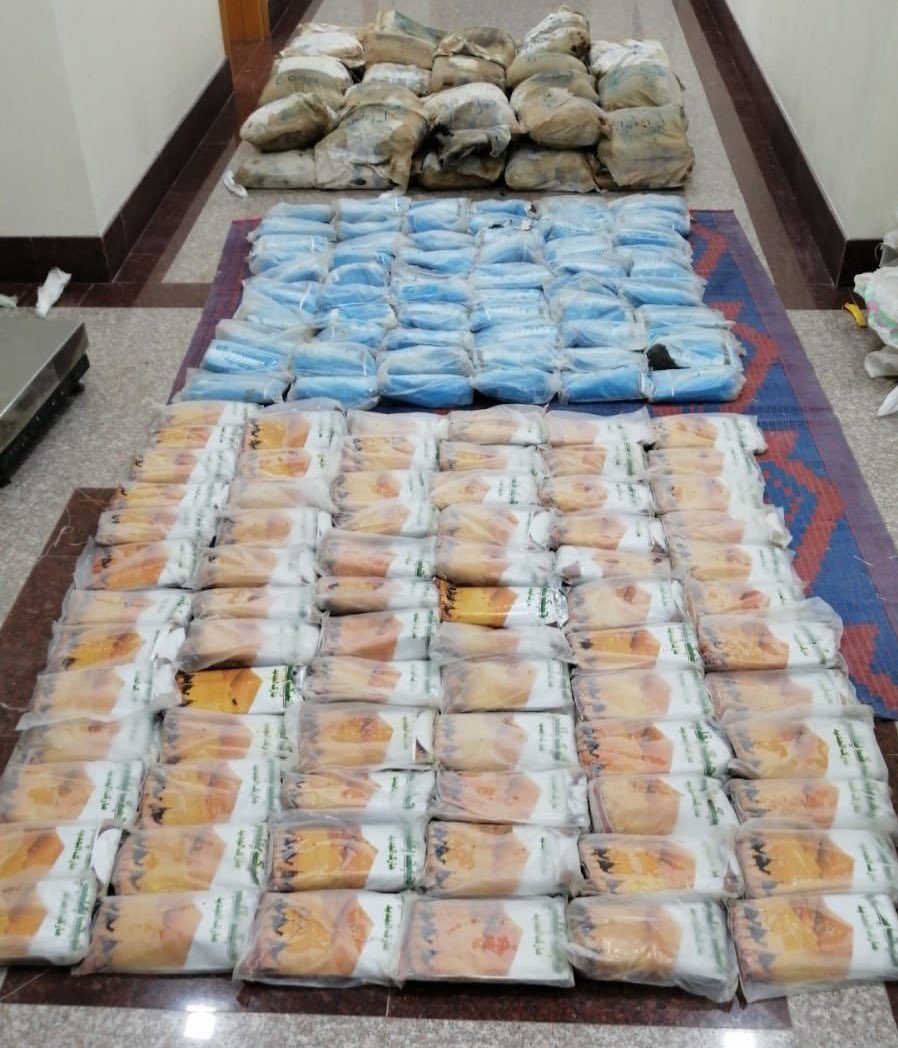 القبض على آسيويين حاولا دخول البلاد بكميات من المواد المخدرة