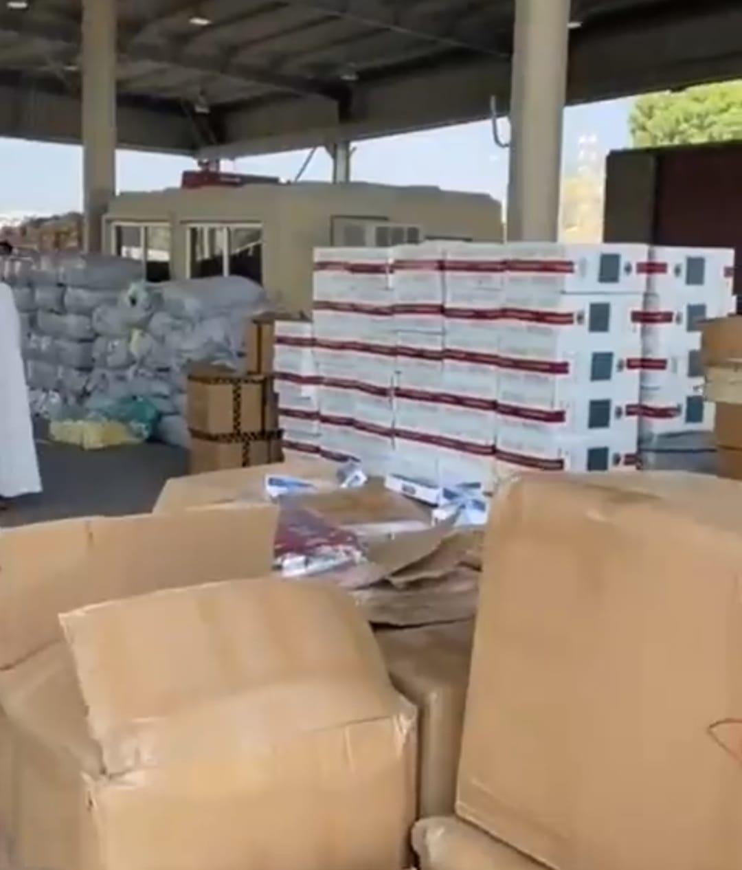إحباط تهريب كميات كبيرة من البضائع الممنوعة