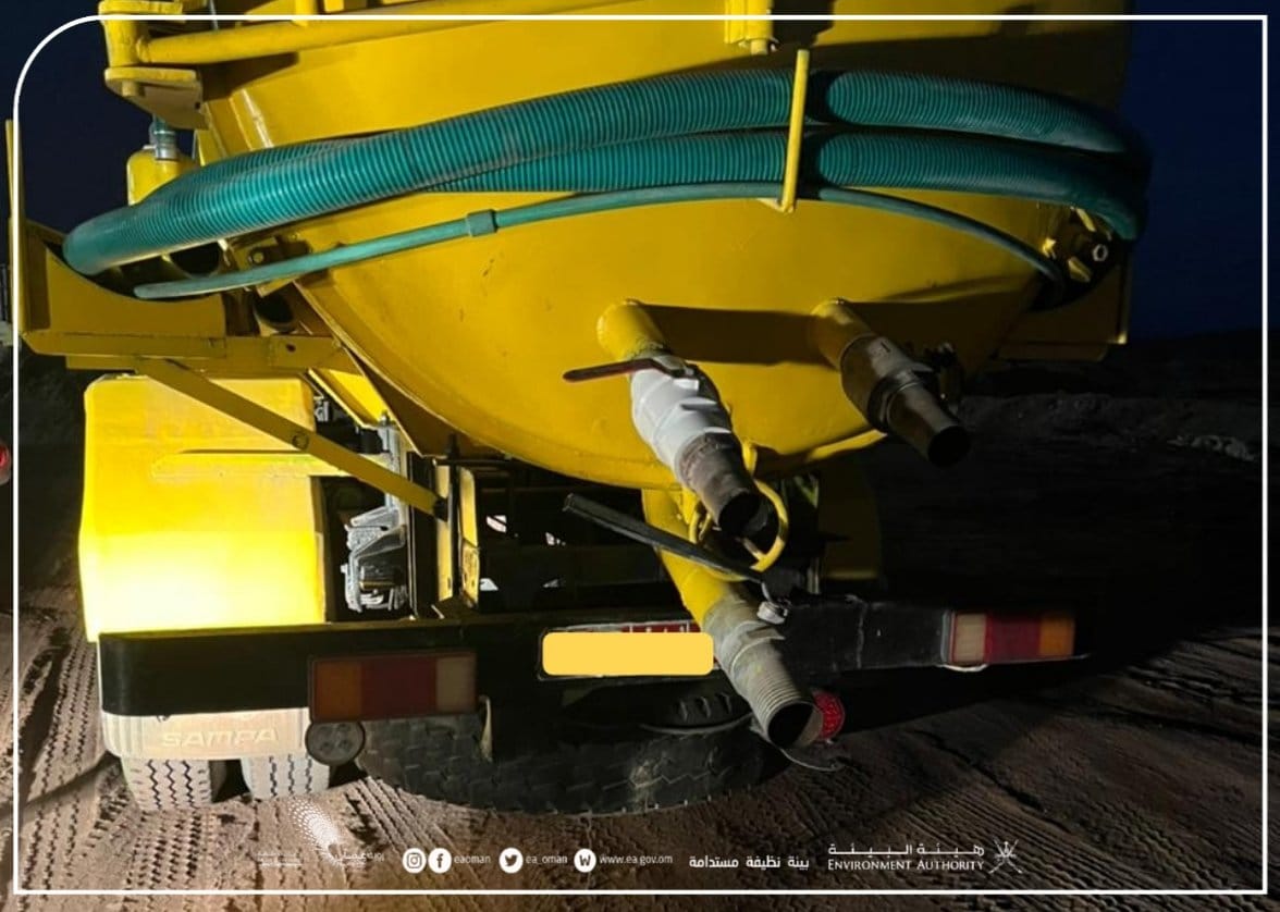 ضبط صهريج مياه مجاري يقوم بالتفريغ في أماكن غير مخصصة