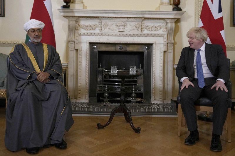 جلالة السلطان يلتقي برئيس الوزراء البريطاني