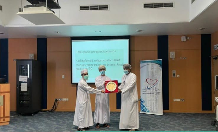 “أوكيو” تتبرع بأجهزة التصوير التلفزيوني القلبي للمستشفى السلطاني