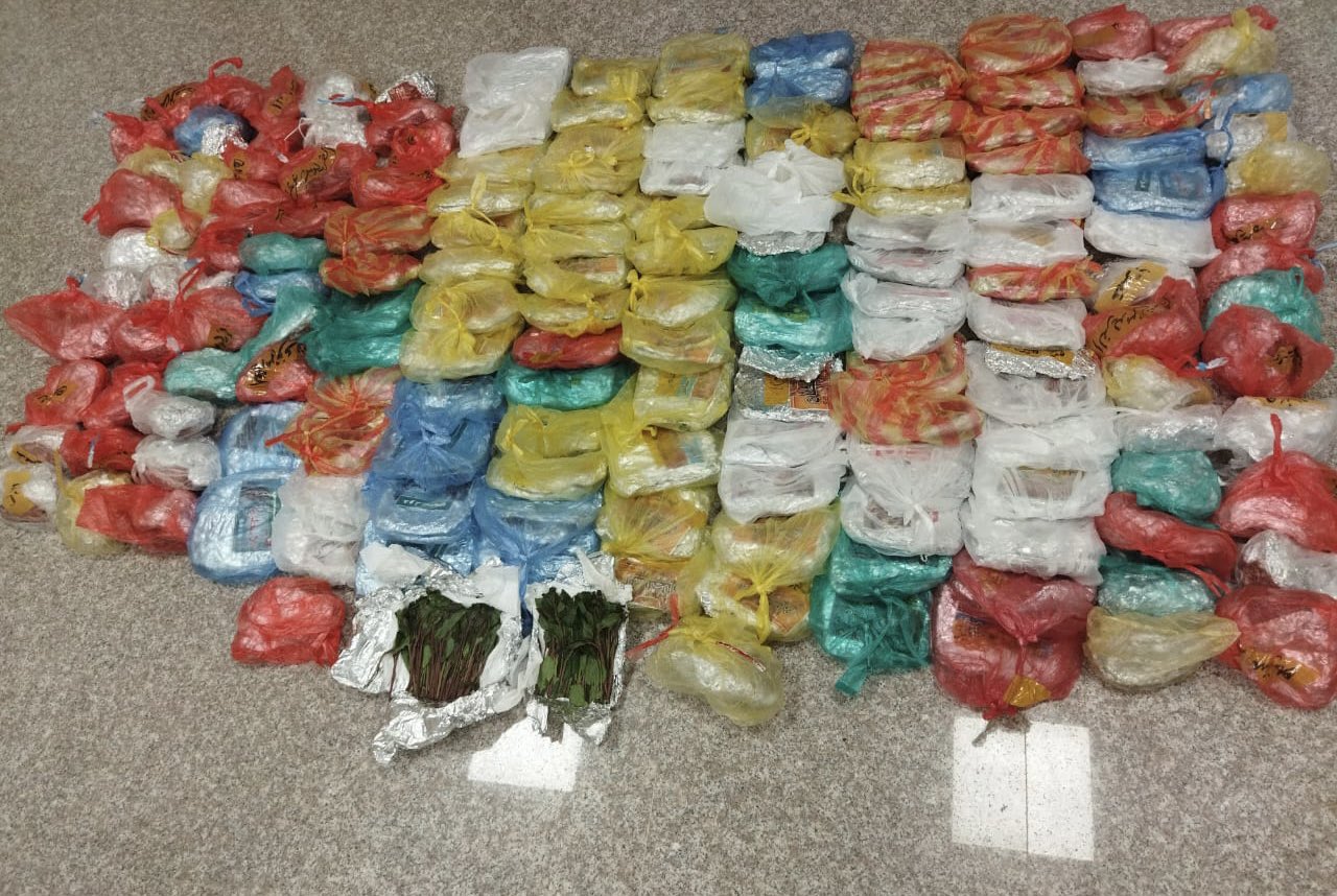 القبض على 5 متسللين وبحوزتهم كميات من المواد المخدرة في ظفار