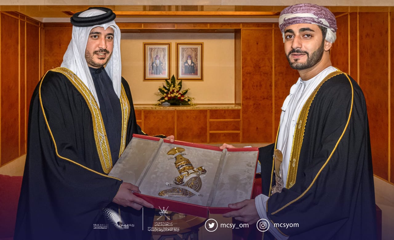 سمو السيد ذي يزن يوقع برنامجا تنفيذيا للتعاون الرياضي مع البحرين