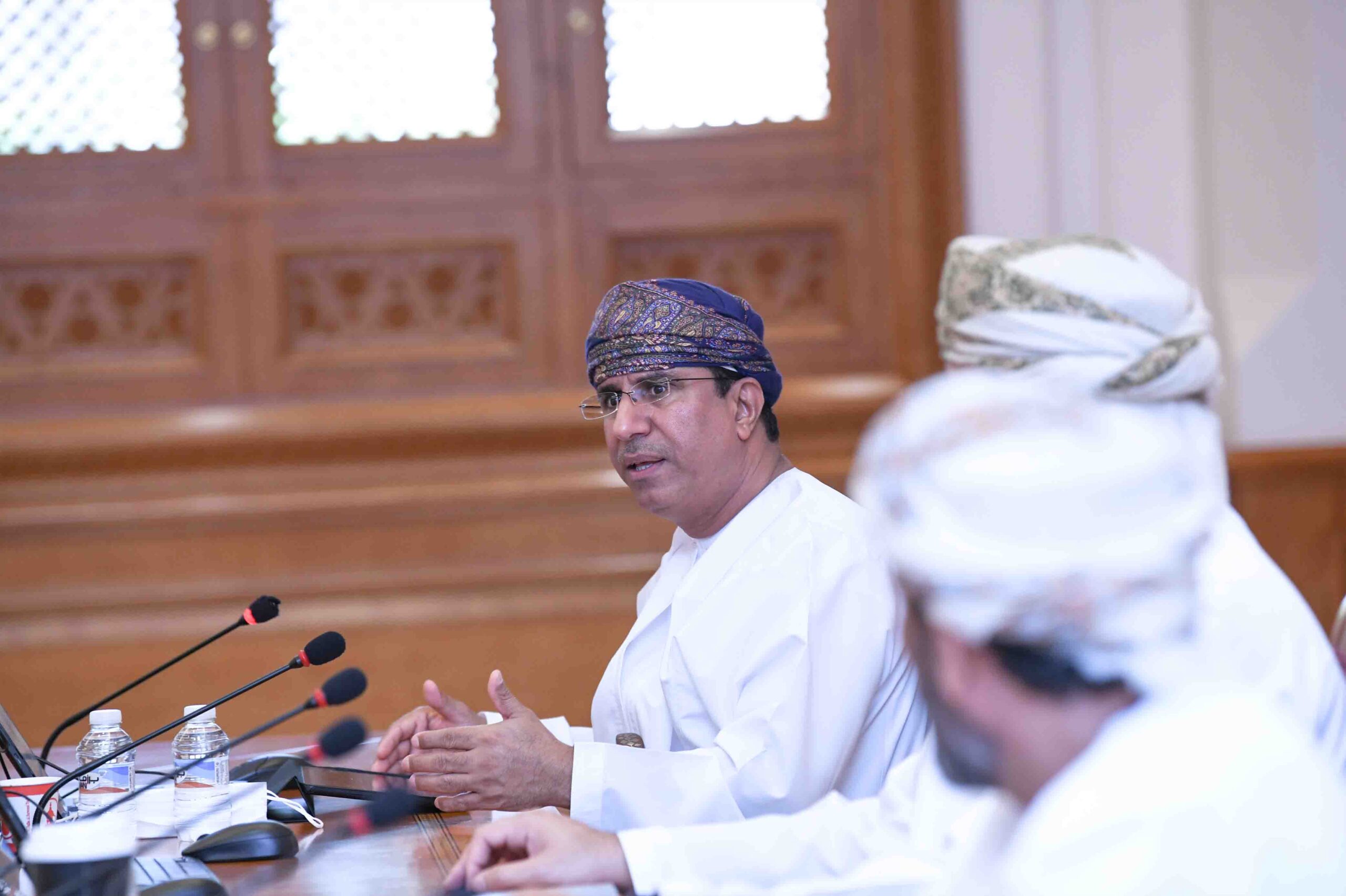 “الشورى” يناقش وكيل “الزراعة” بشأن صناعة التمور في سلطنة عمان