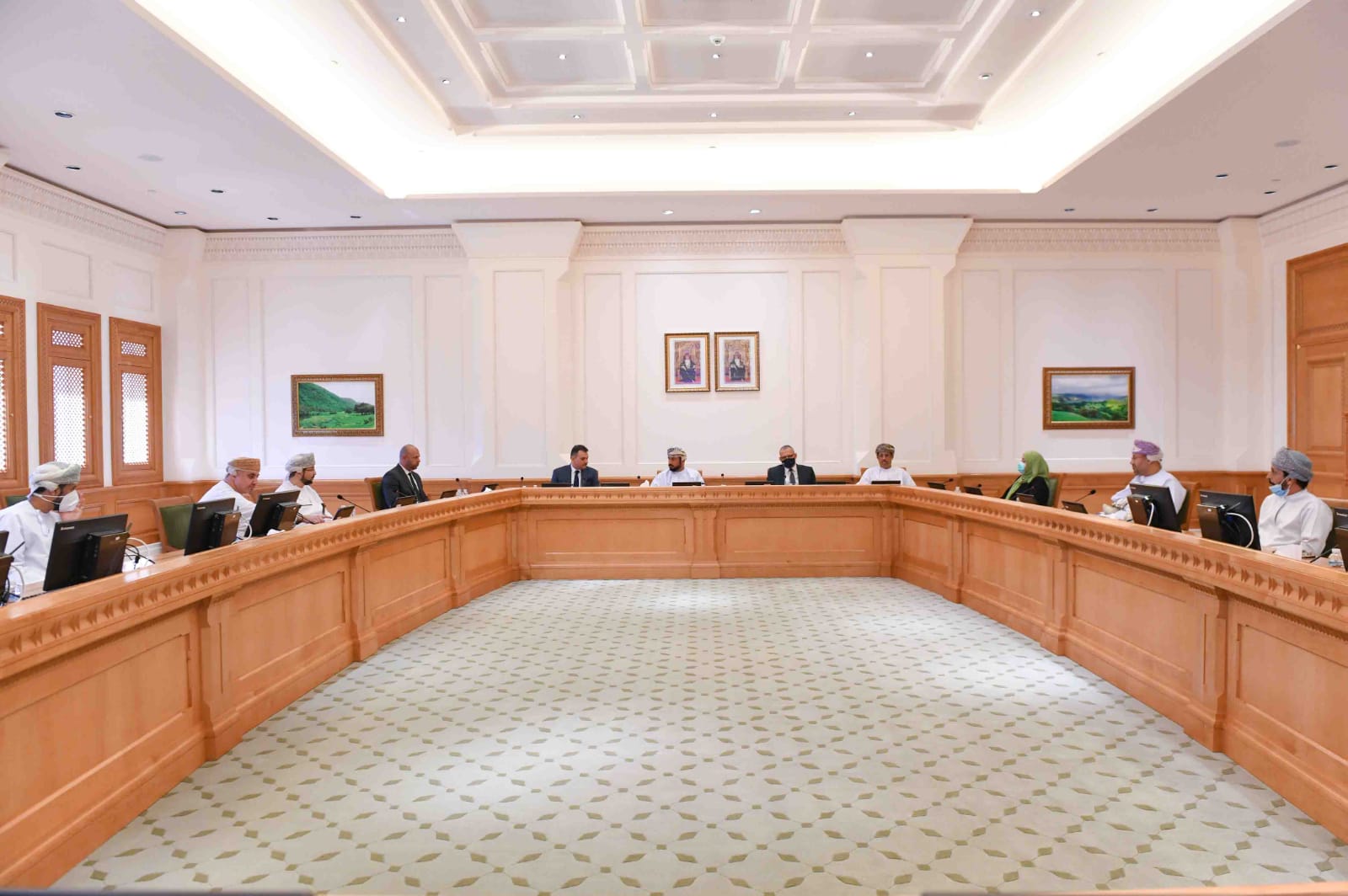 وفد من اتحاد البورصات وممثلي أسواق المال العربية يزورون مجلس الشورى.. ما الهدف؟