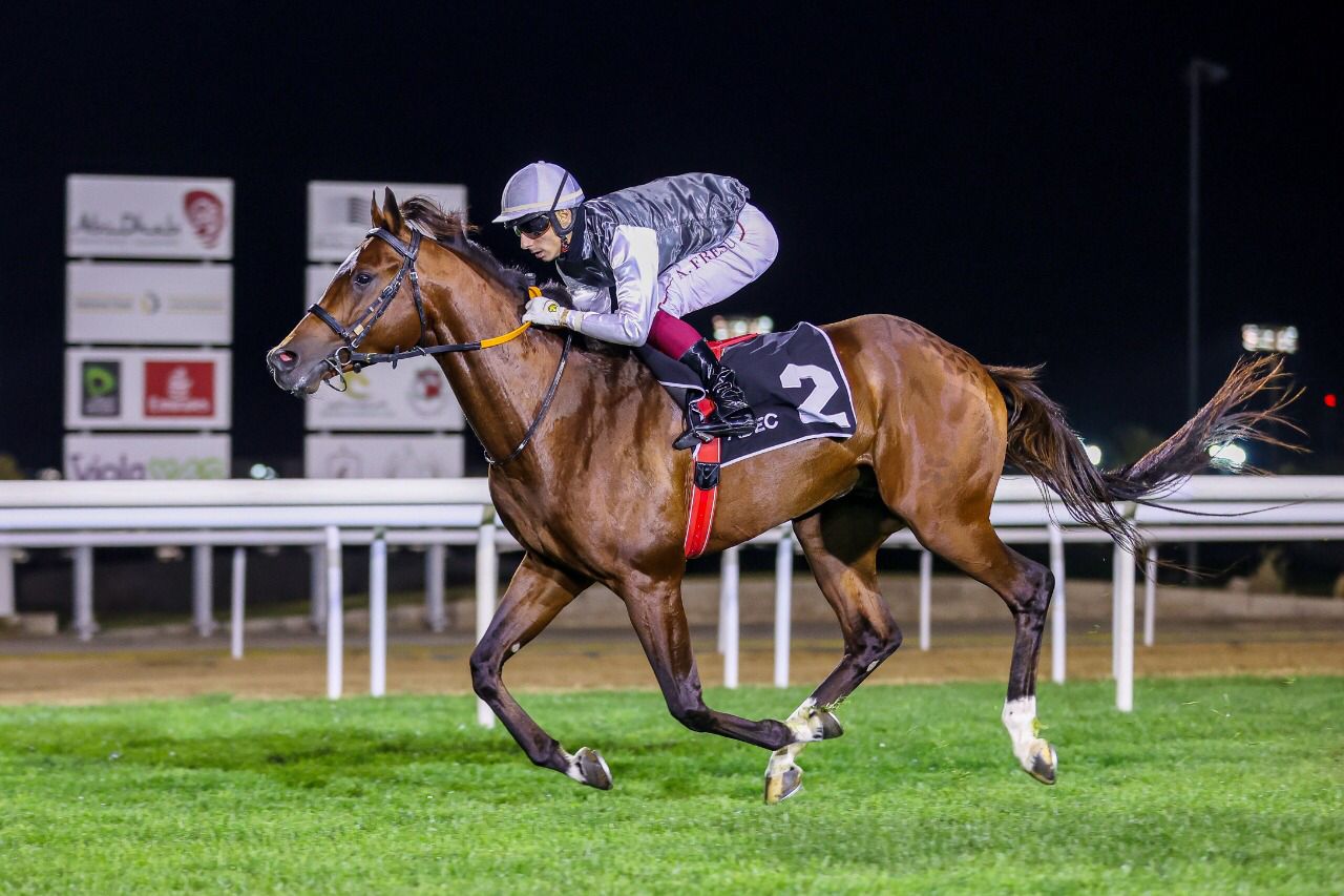 ‏الحصان “بحر مسقط” يحصد كأسا بمنافسات الفروسية في أبوظبي