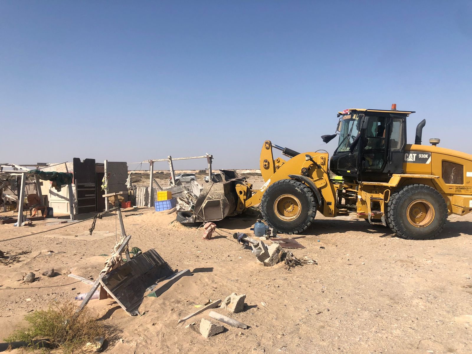 إزالة 10 حيازات غير قانونية في المنطقة الاقتصادية بالدقم