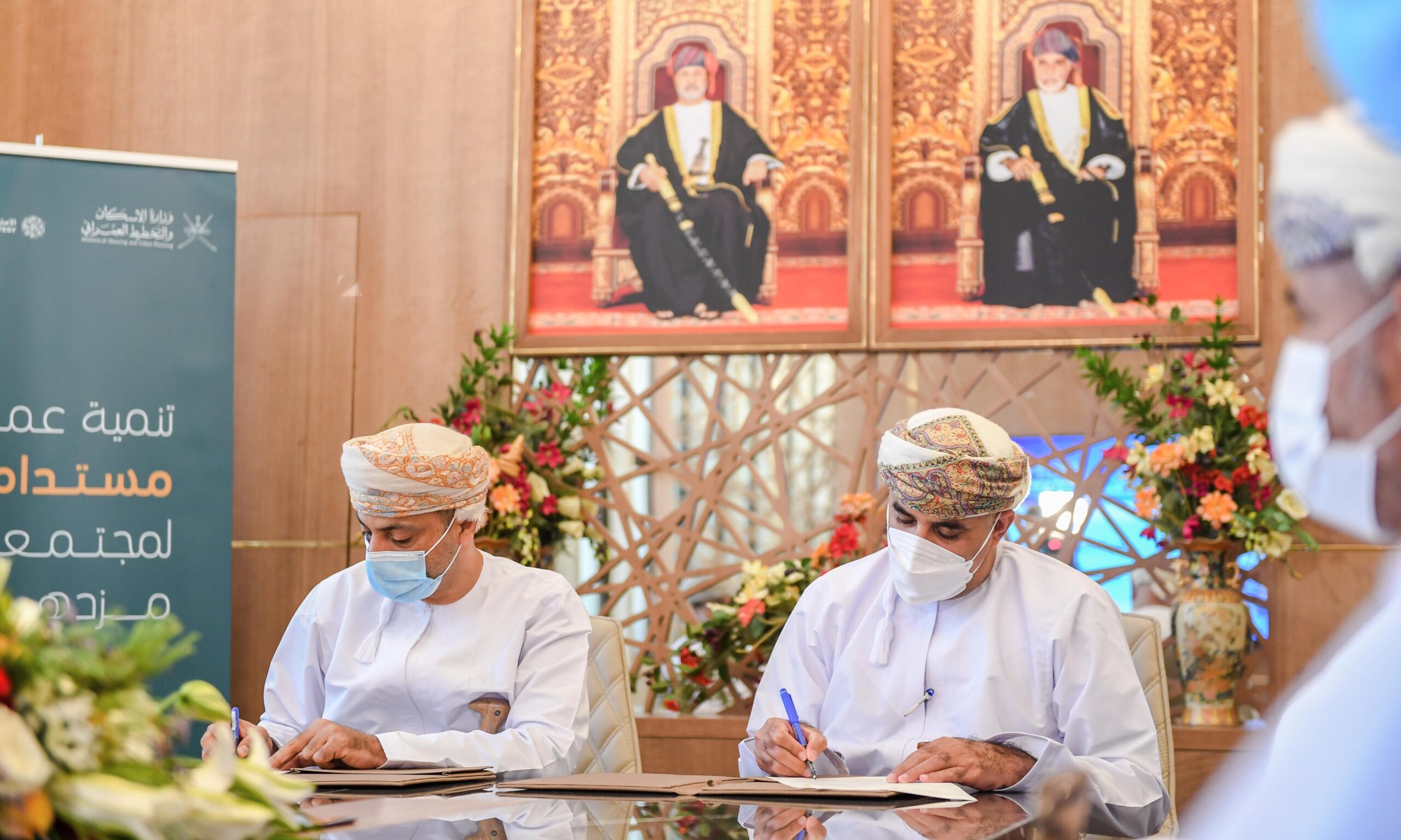 “الإسكان” توقع 11 اتفاقية مع عدد من الشركات الخاصة