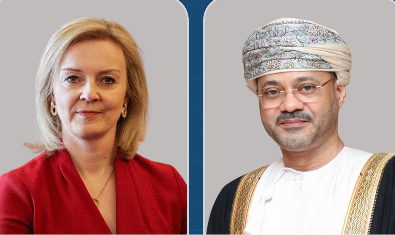 السيد بدر البوسعيدي يتلقى اتصالا هاتفيا من وزيرة الخارجية والتنمية بالمملكة المتحدة