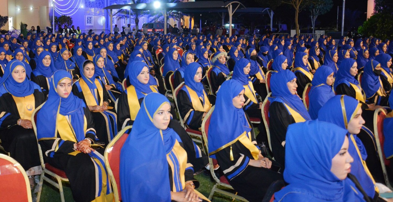 غدا.. جامعة الشرقية تحتفل بتخريج (1085) خريج وخريجة من كليتي إدارة الأعمال والحقوق