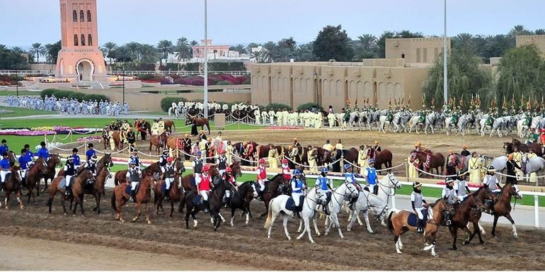بتكليف سامٍ.. السيد حمد بن ثويني يرعى سباق الخيل السنوي للخيالة السلطانية