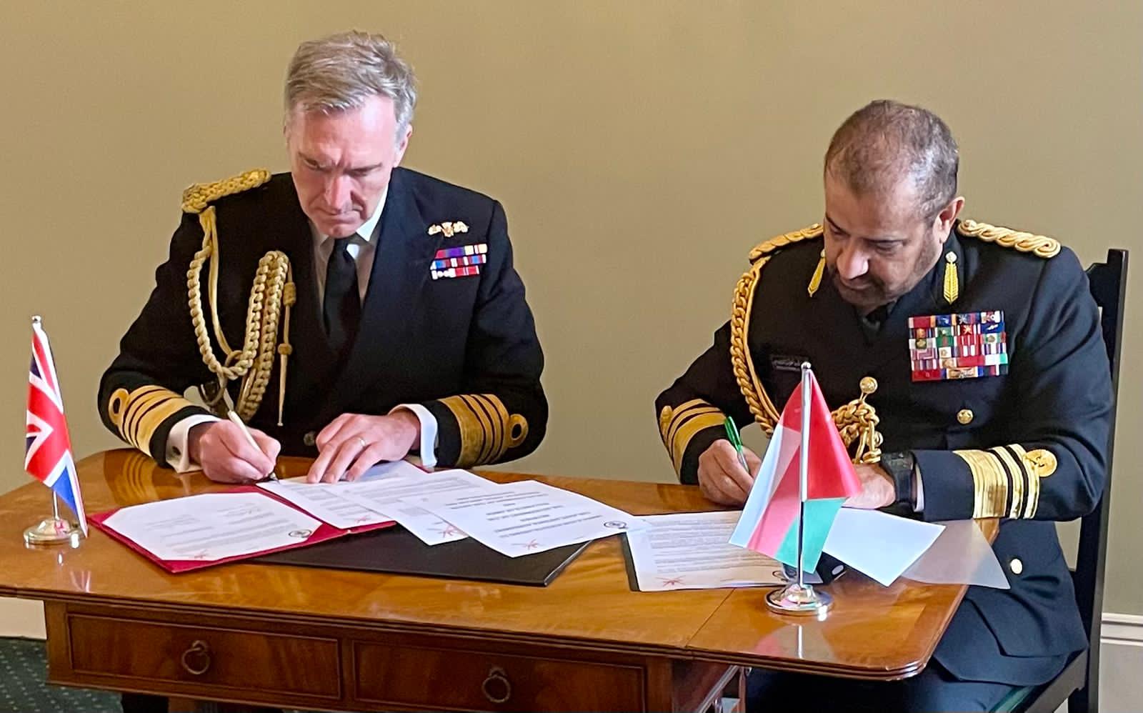 سلطنة عمان والمملكة المتحدة توقعان على الأمر التنفيذي لاتفاقية الدفاع المشترك