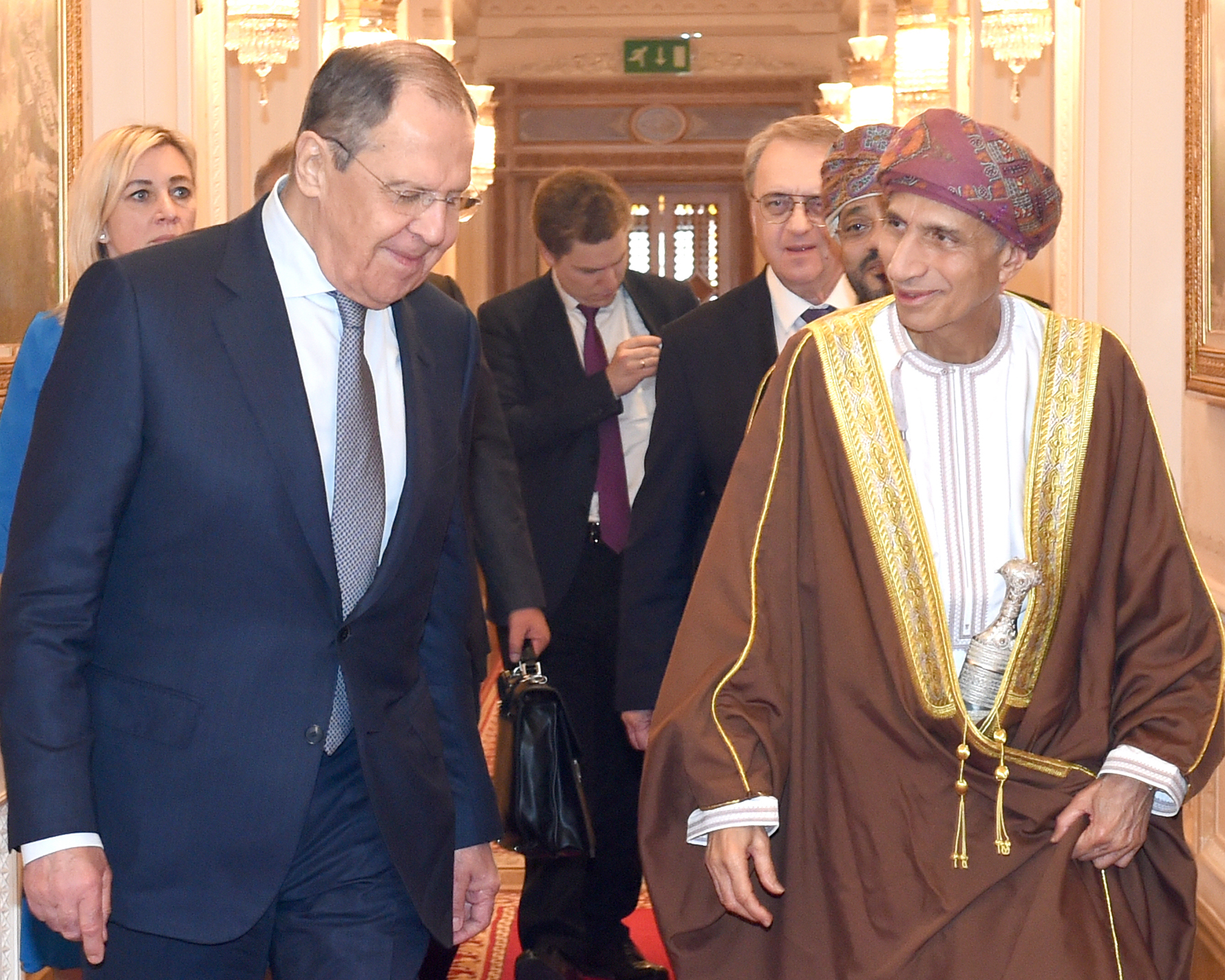 السيد فهد بن محمود يستعرض العلاقات الثنائية مع وزير الخارجية الروسي