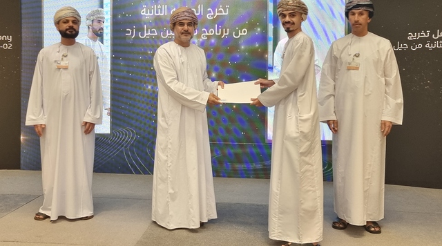 “عمانتل” تحتفل بتخريج 59 متدربا من برنامج جيل “زد”