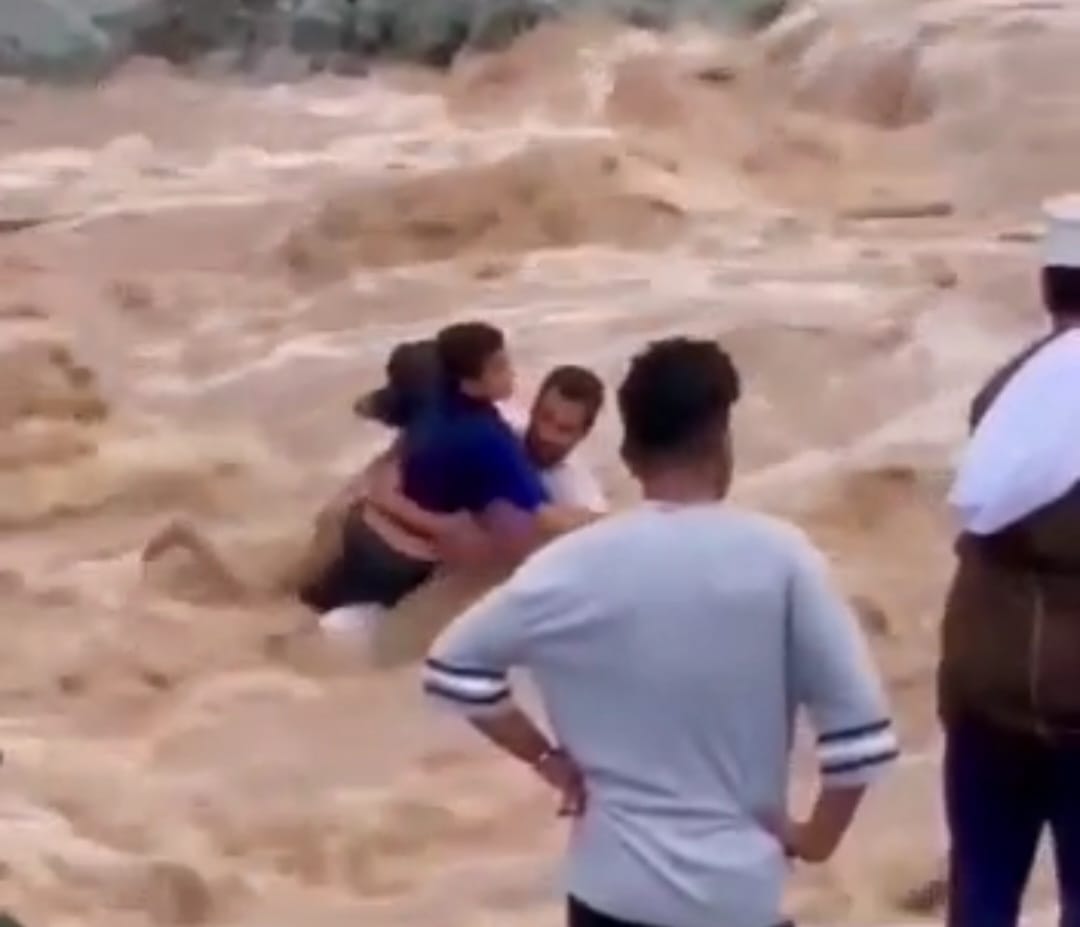 مُنقذ “طفلي بهلاء” في أول تعليق له على الواقعة.. ماذا قال؟