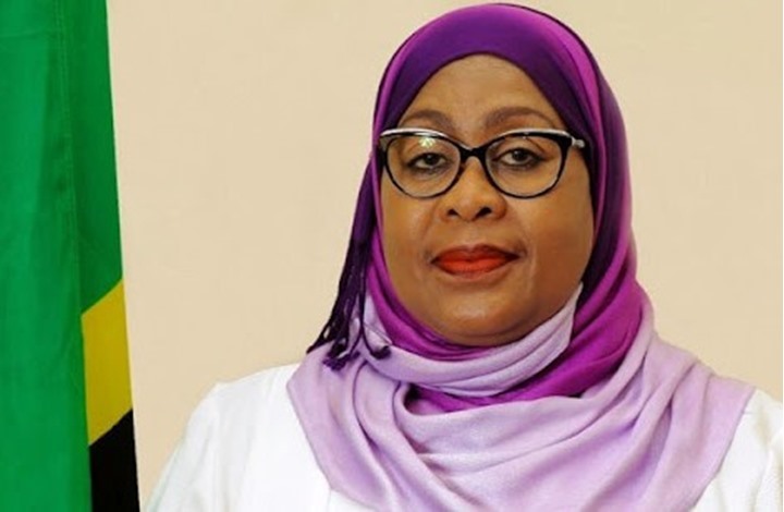 رئيسة تنزانيا تلتقي عددا من رجال الأعمال في مسقط