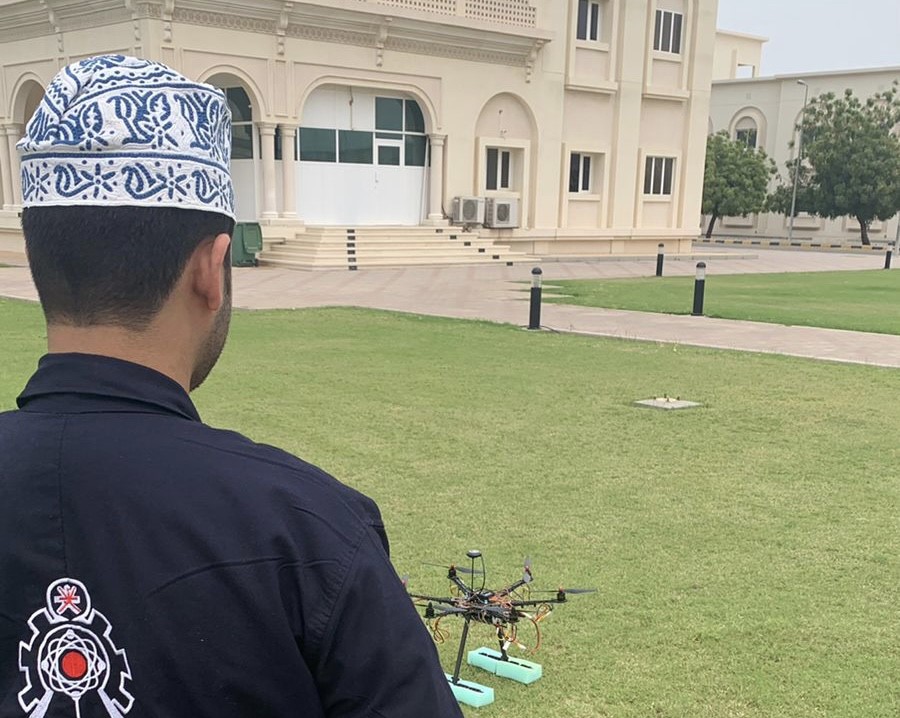 طلاب يطوّرون فكرة الطائرة المسيرة