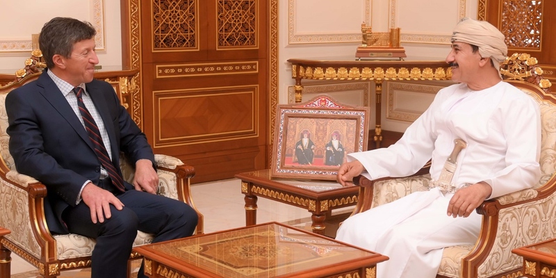 “النعماني” يناقش عددا من القضايا الإقليمية والدولية مع مسؤول بريطاني