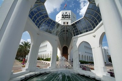 إصدار لائحة تنظيم مظلات المركبات خارج حدود أرض المبنى السكني