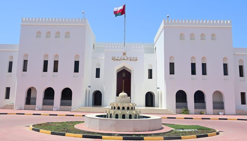 سلطنة عمان تدين جريمة اغتيال رئيس وزراء اليابان السابق