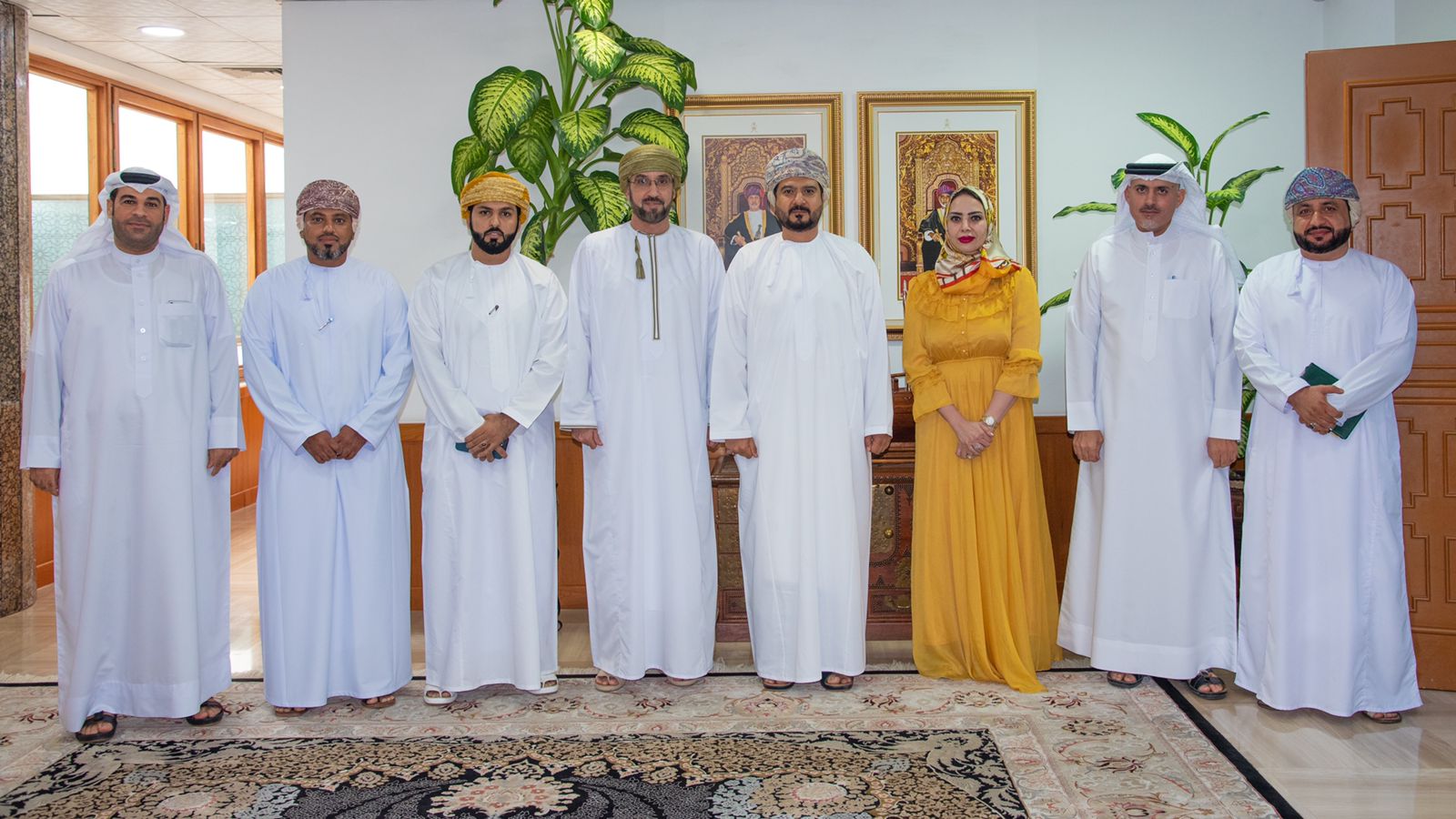 “اليوسف” يبحث تسهيل الاستثمار وترويج الصادرات مع جمعية الصداقة العمانية البحرينية