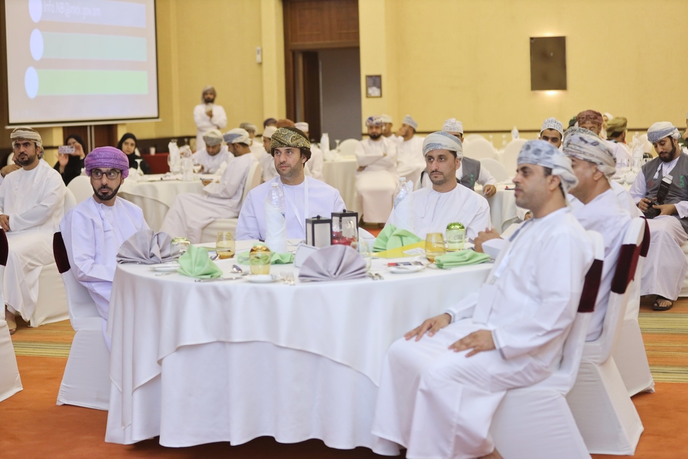 مناقشة “ملامح العمل الإعلامي” في شمال الباطنة