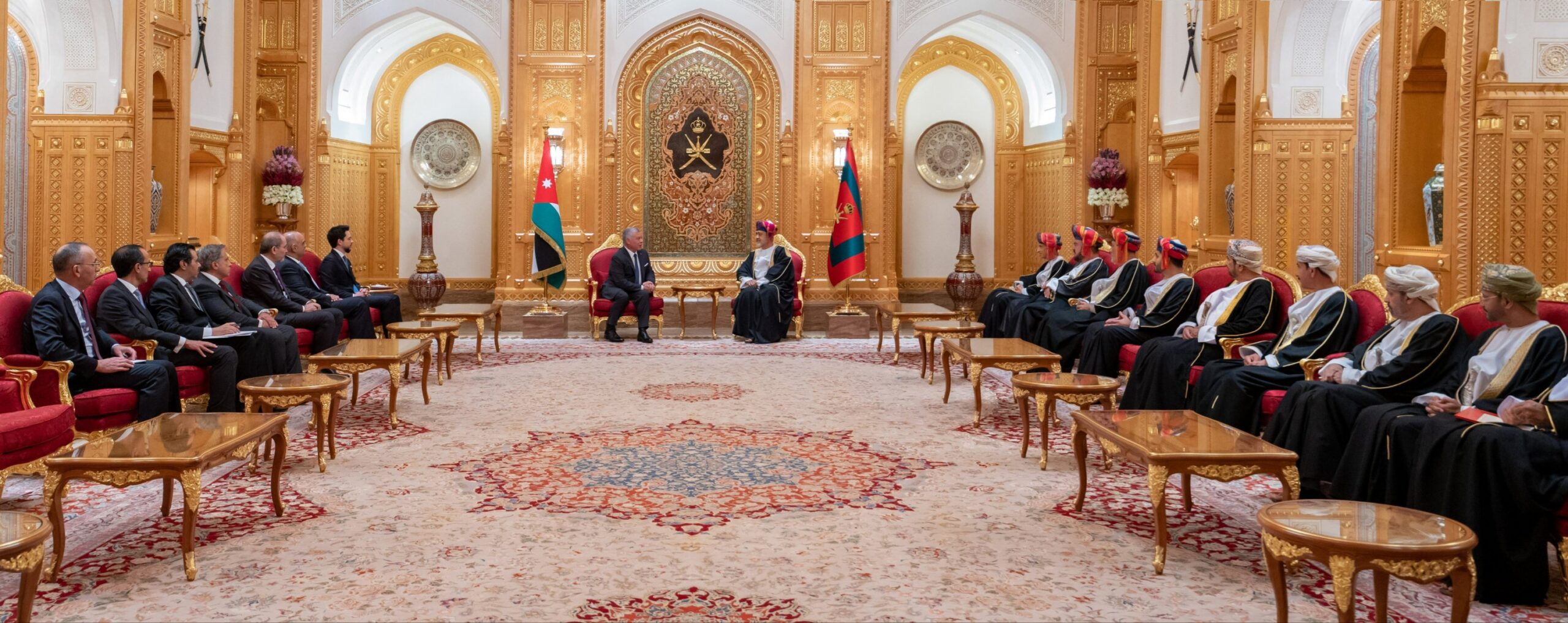 بالصور ..جلسة مباحثات رسمية بين جلالة السلطان والملك عبدالله الثاني
