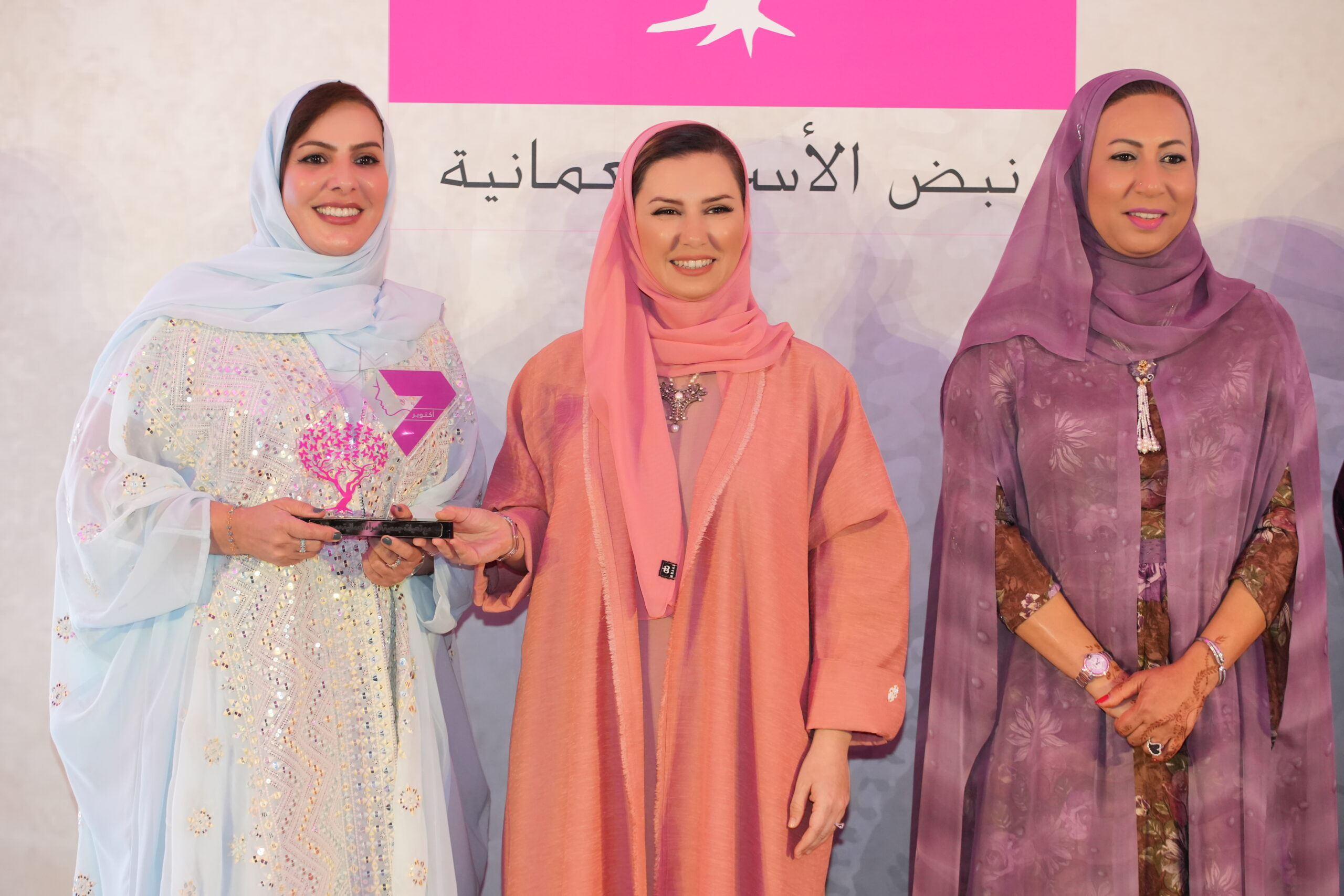 تدشين منصة إلكترونية لتسويق منتجات عضوات “جمعية المرأة العمانية بمسقط”
