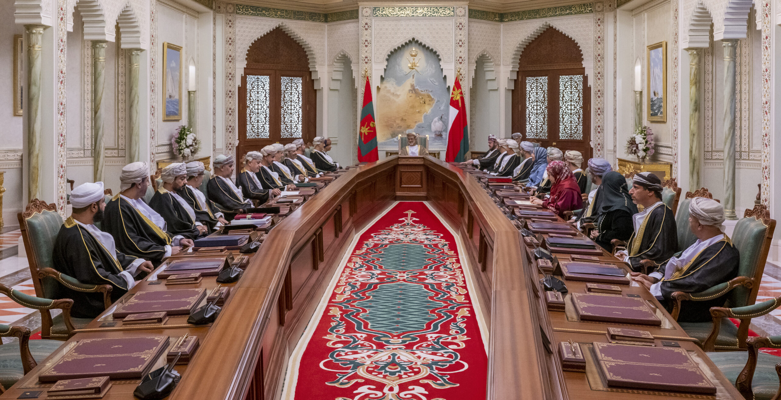 بالصور: جلالة السلطان المعظم يترأس اجتماع مجلس الوزراء