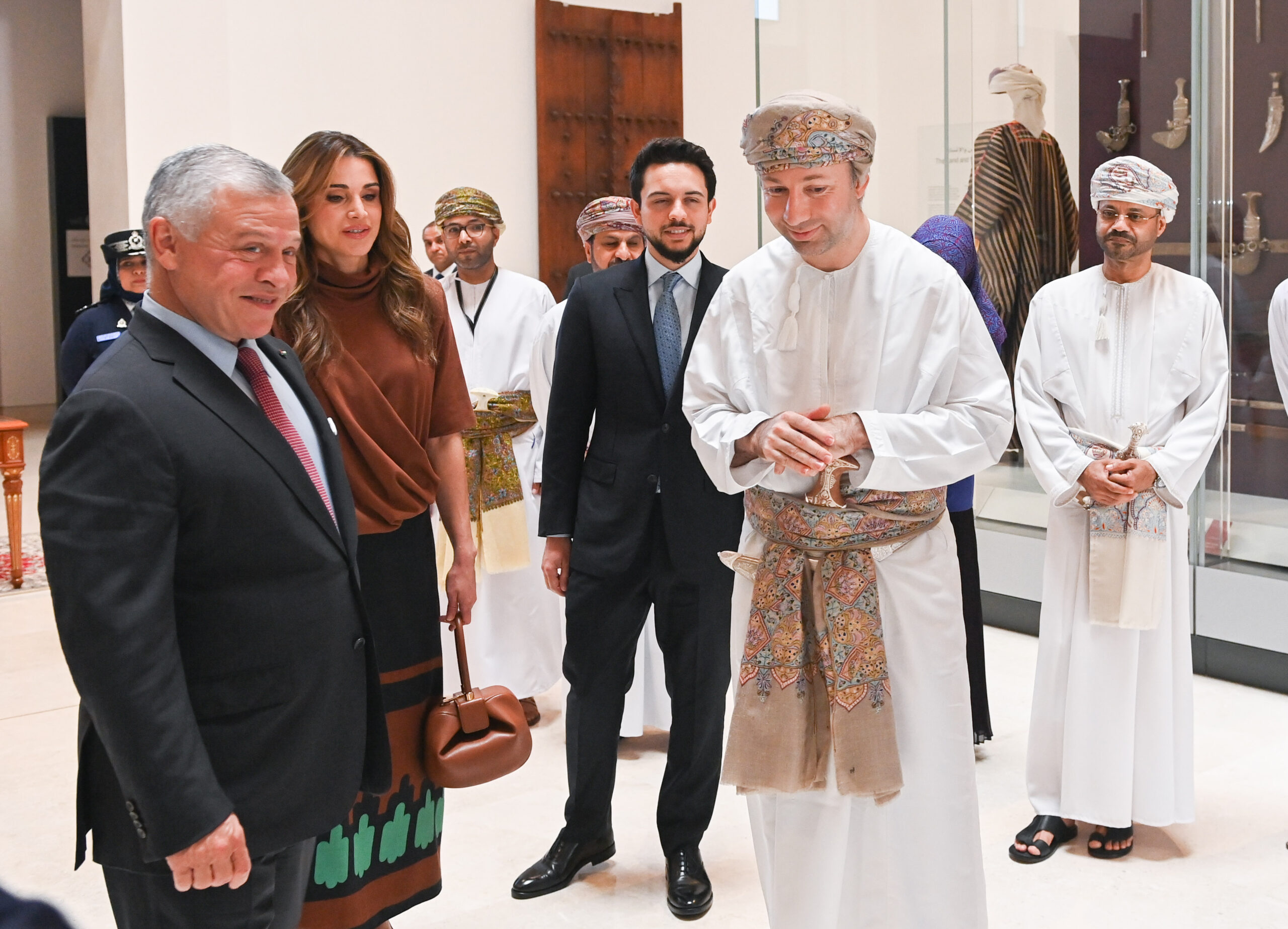العاهل الأردني يزور المتحف الوطني