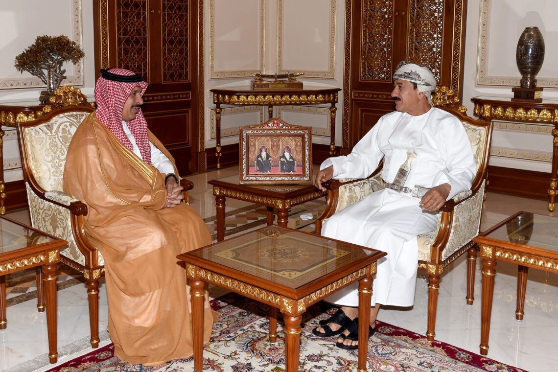 وزير المكتب السلطاني يستقبل سفيري السعودية وبنغلاديش