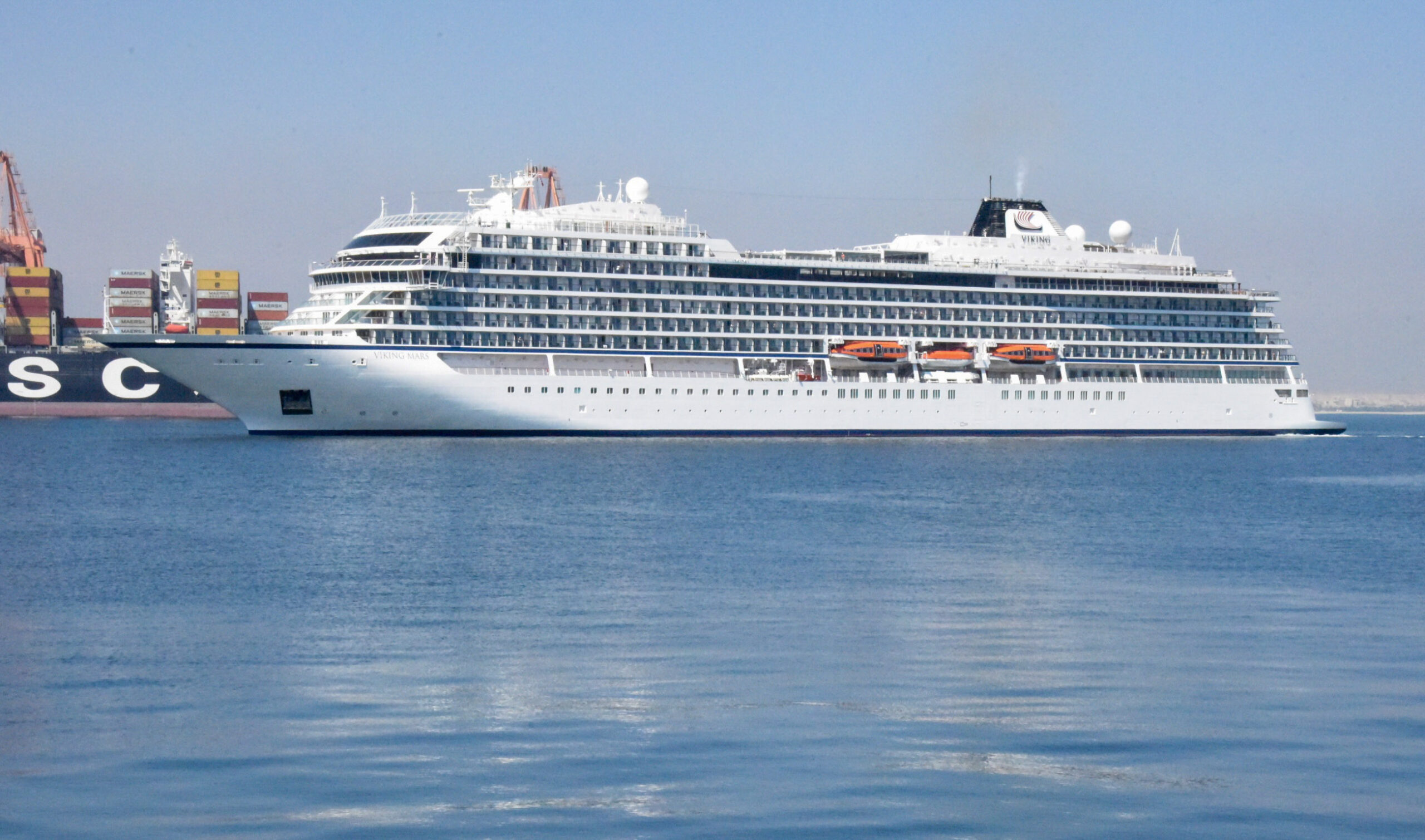 ميناء صلالة يستقبل سفينة “فايكنج مارس” النرويجية