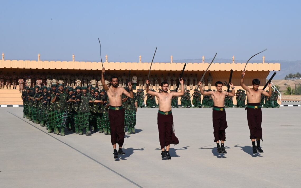 الجيش السلطاني يحتفل بتخريج دفعة جديدة من الجنود المستجدين بظفار
