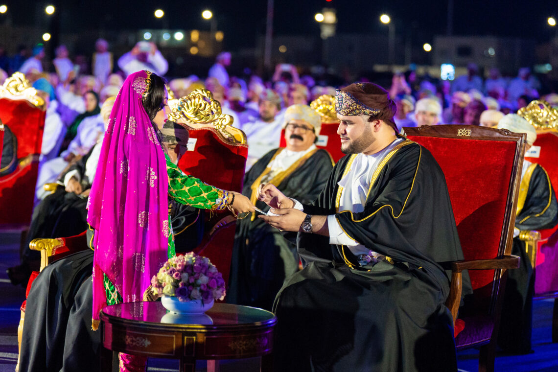 بالصور.. السيد بلعرب بن هيثم يرعى حفل افتتاح مدينة الطِيب النموذجية بـ”لوى”