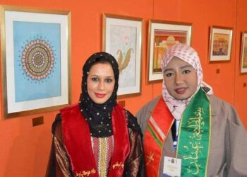 فنانتان عمانيتان تنقلان مشاهد من البيئة العُمانية في “مهرجان الجزائر للمنمنمات”