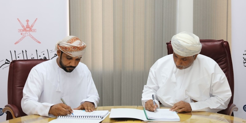 توقيع 4 اتفاقيات لتنفيذ مشروعات تنموية في الظاهرة