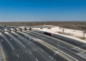 تطور ملحوظ في شبكة الطرق بمحافظة ظفار