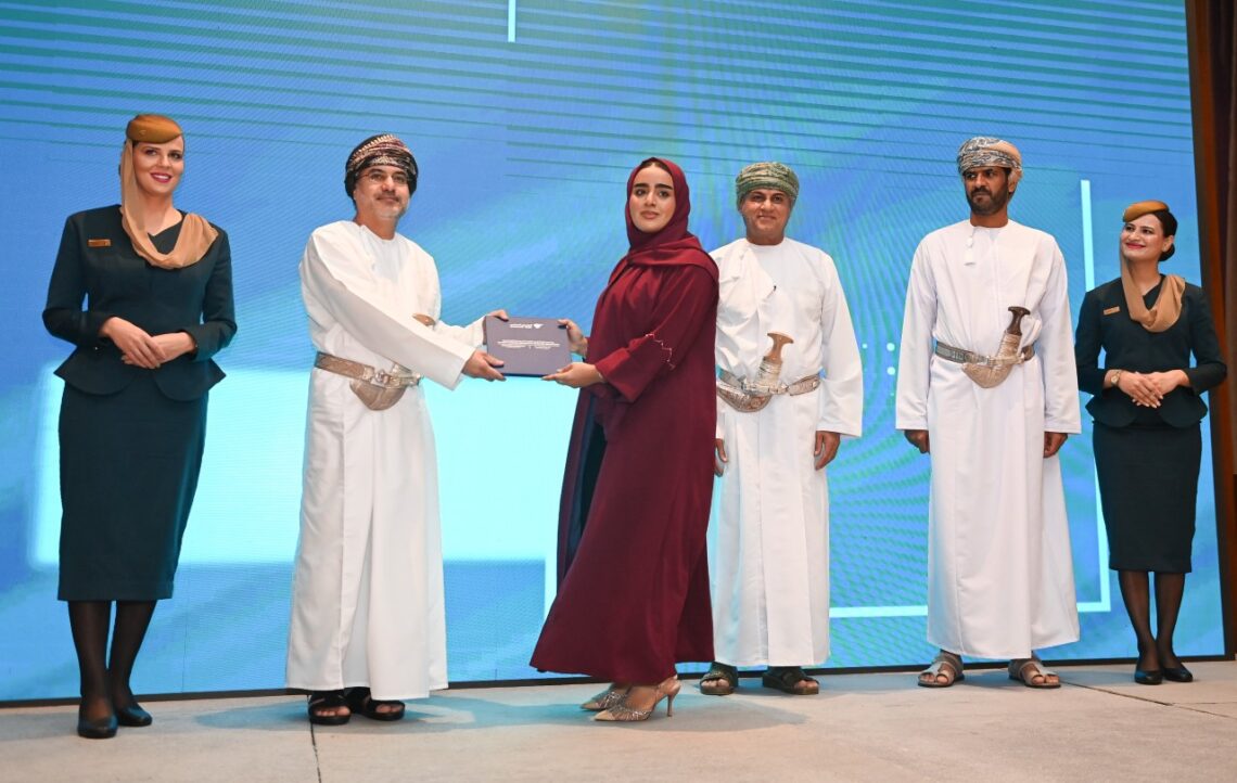 “الطيران العماني” يطلق برنامج “الخريجين التجاريين لقادة المستقبل”