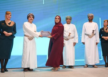 “الطيران العماني” يطلق برنامج “الخريجين التجاريين لقادة المستقبل”