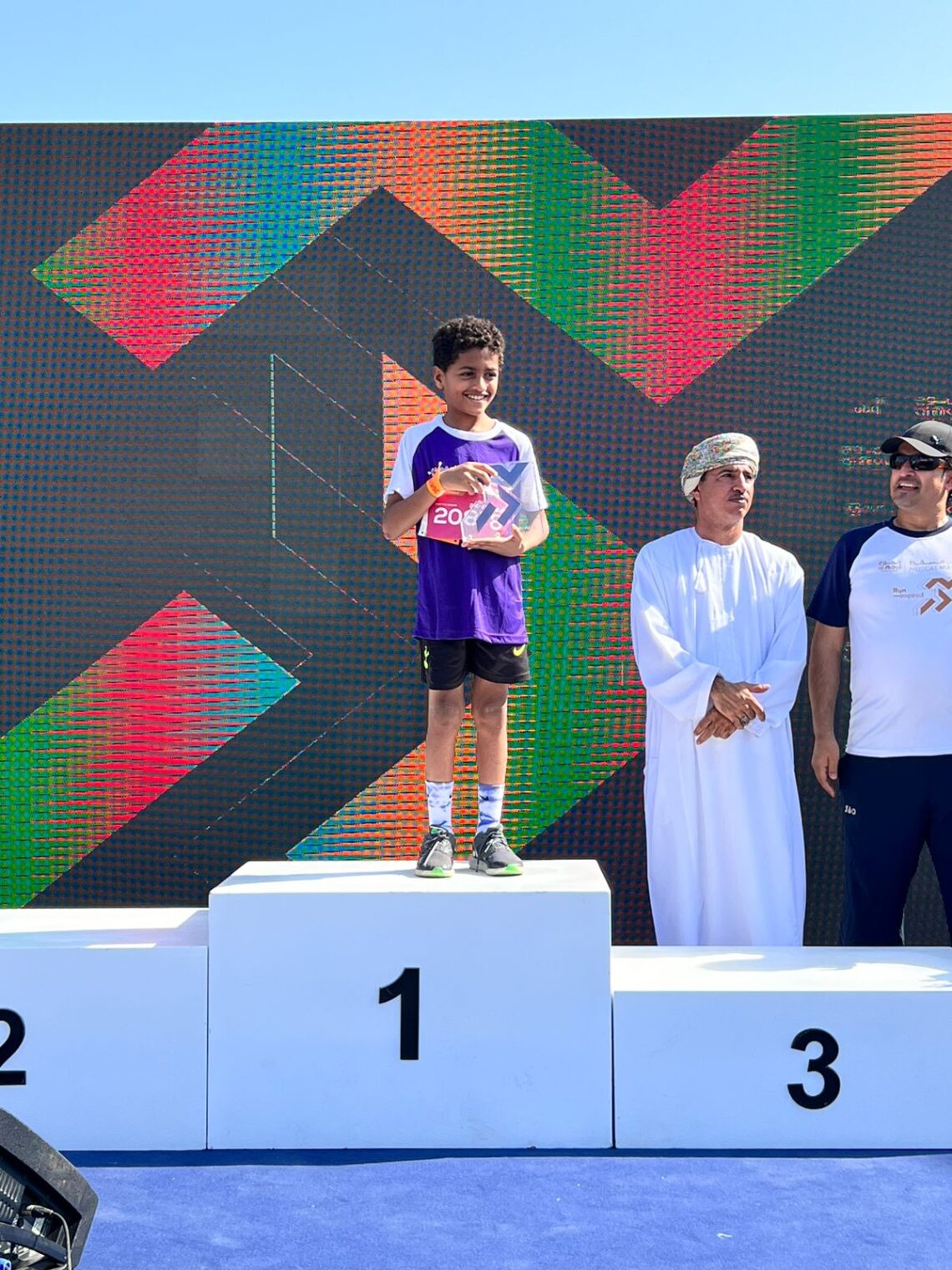 طالب بـ”الإبداع العالمية” يحصد المركز الأول في “ماراثون الموج مسقط” ضمن هذه الفئة