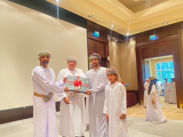 تكريم 100 من الطلبة المجيدين في الوسطى