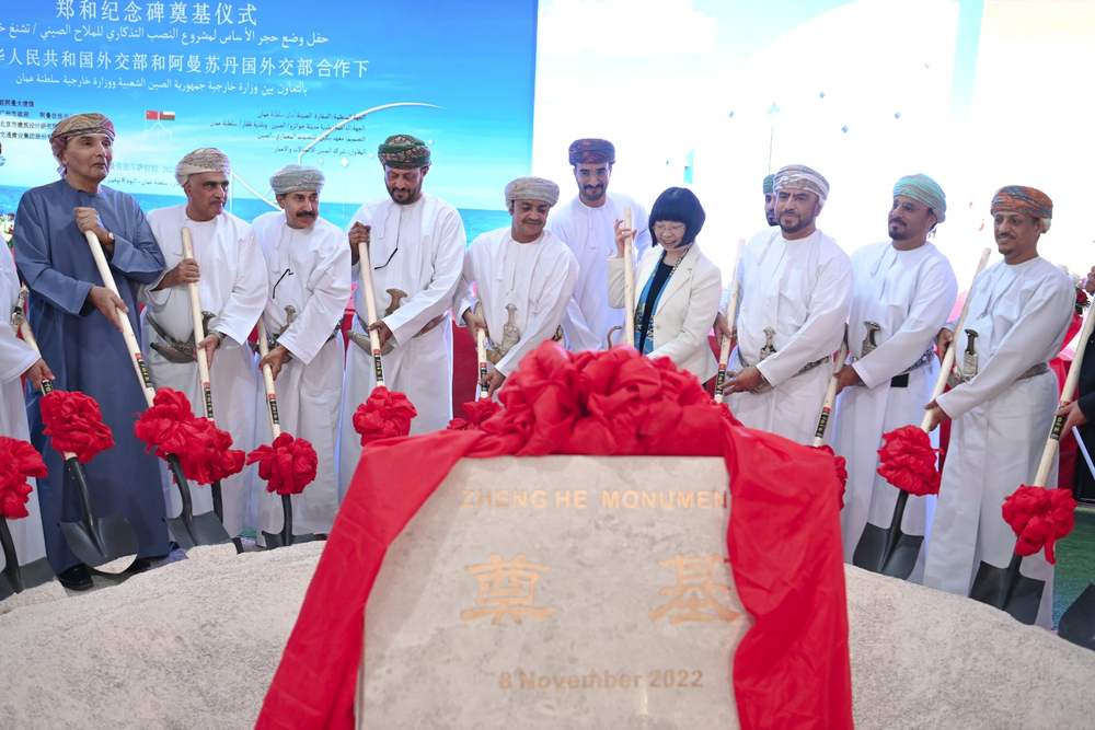 وضع حجر الأساس لمشروع النصب التذكار للملاح الصيني “تشنغ خه” بظفار