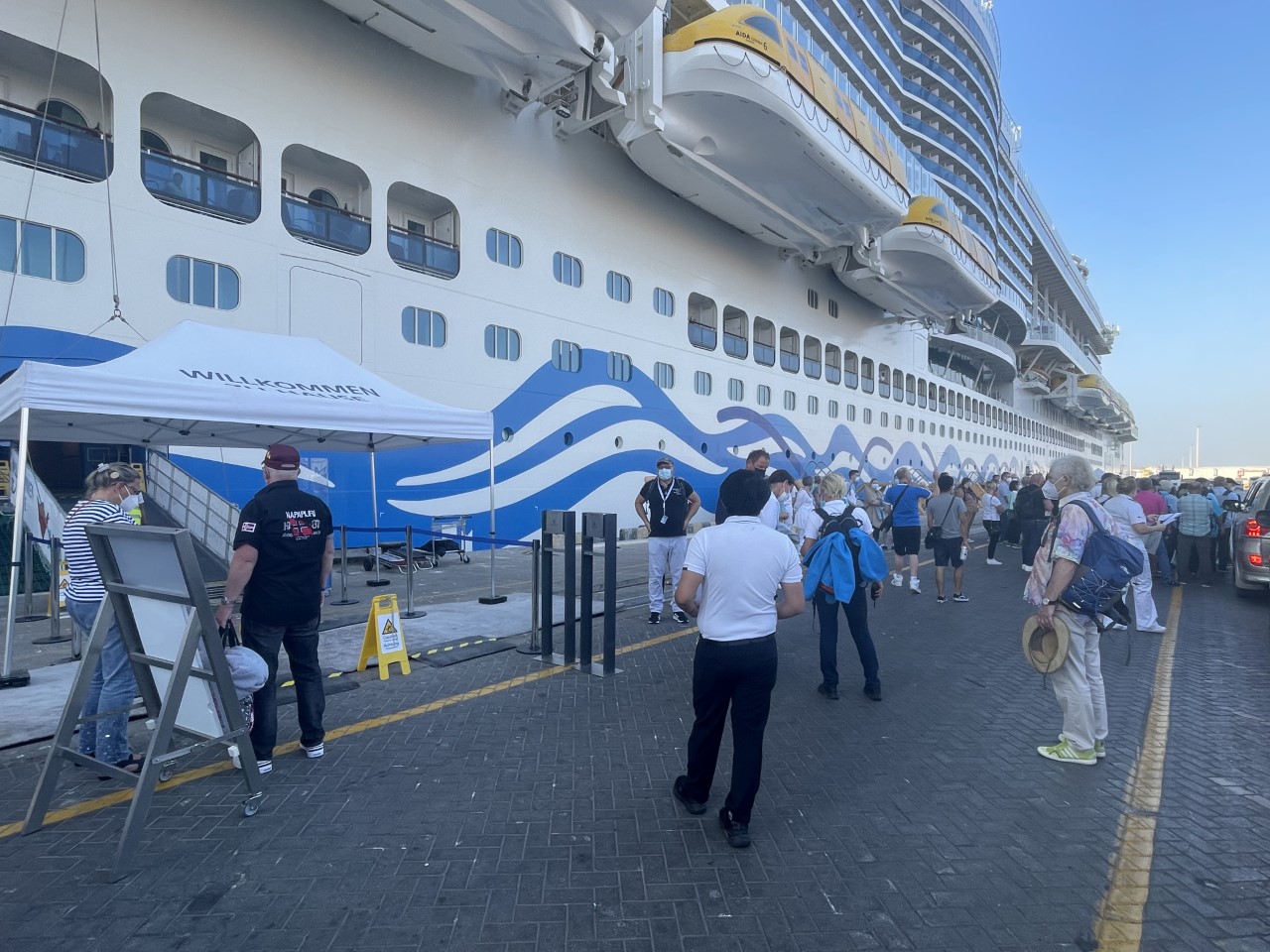 ميناء صلالة يستقبل 4507 سائحا على متن سفينة إيطالية